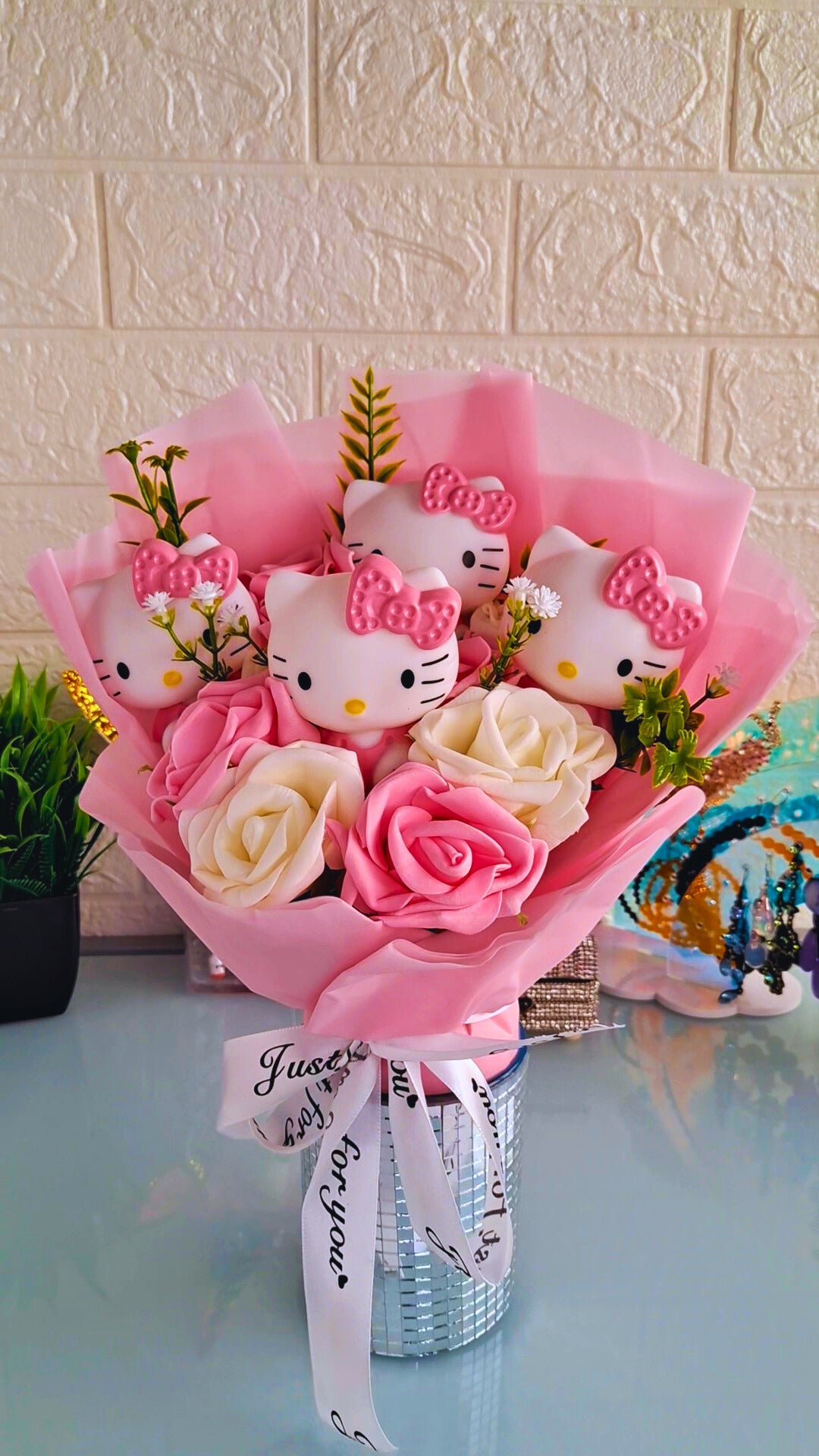 🎀Colección Kitty Bloom Rebel ✨12 Ramos mágicos🌺